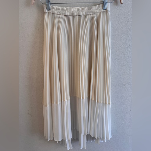 Club Monaco Cream and White A-Line Skirt, Size Small - Picture 2 of 6